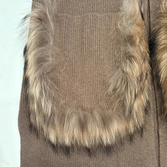 Rain + Rose Tan Sweater Vest with Faux Fur Pockets.  Size XL - Picture 6 of 10
